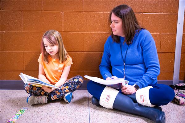Volunteers reading with students. 